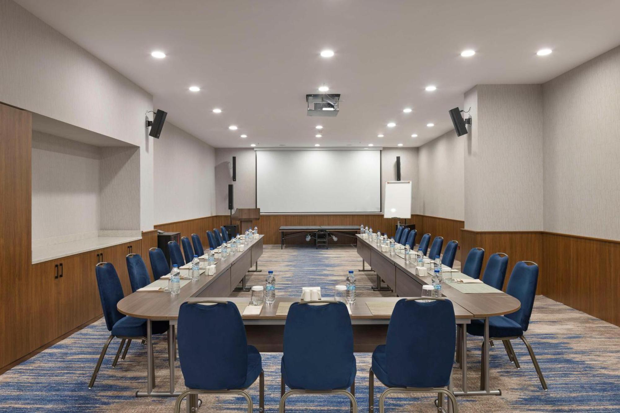 Hampton By Hilton Airport, Arnavutkoy 4* Стамбул